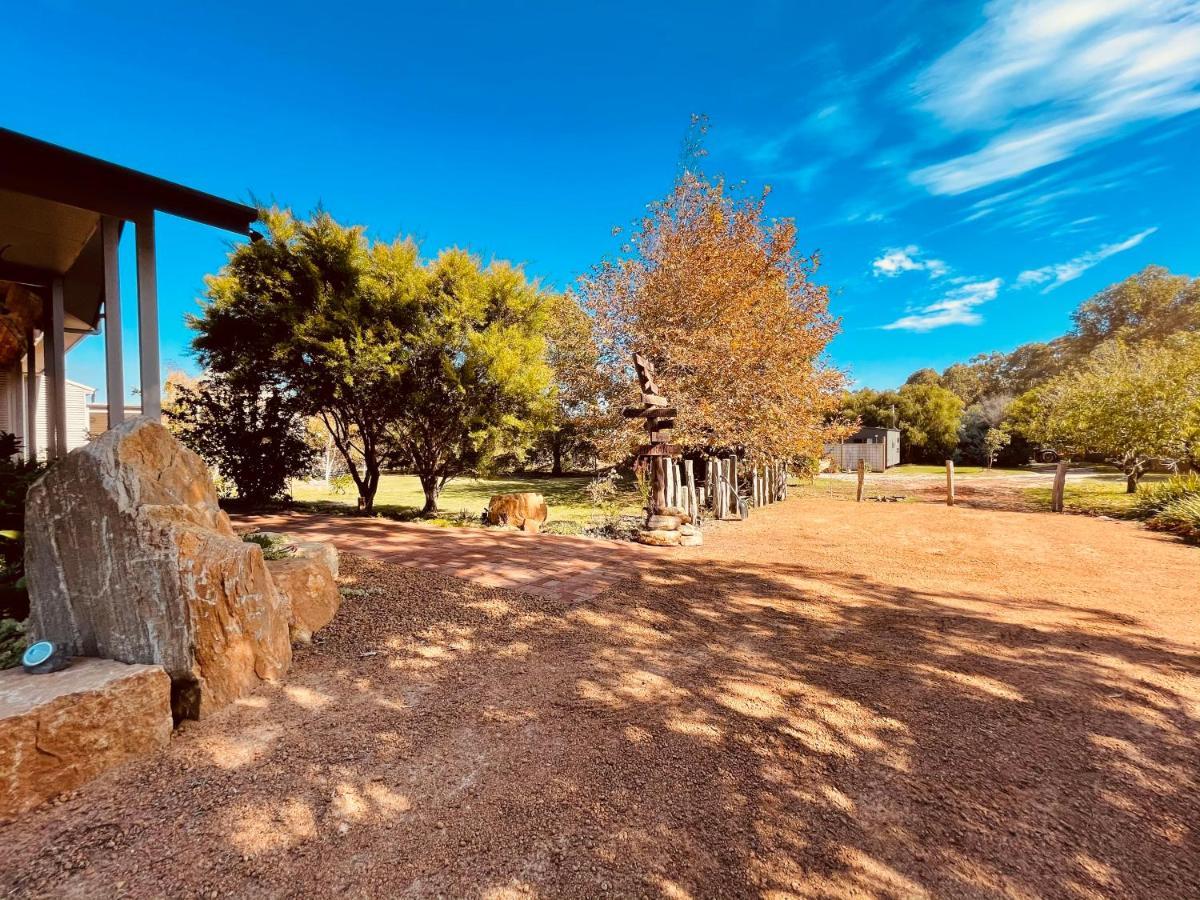 Grape Juice Retreat Rustic Romantic Gateway 5Mins To Beaches & Town Margaret River Eksteriør bilde